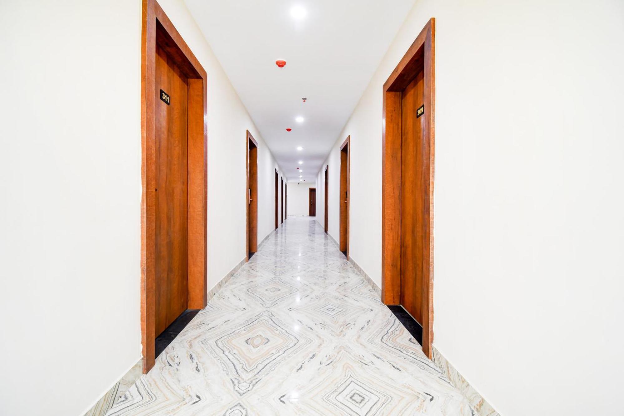 Hotel Collection O Sakhigopal