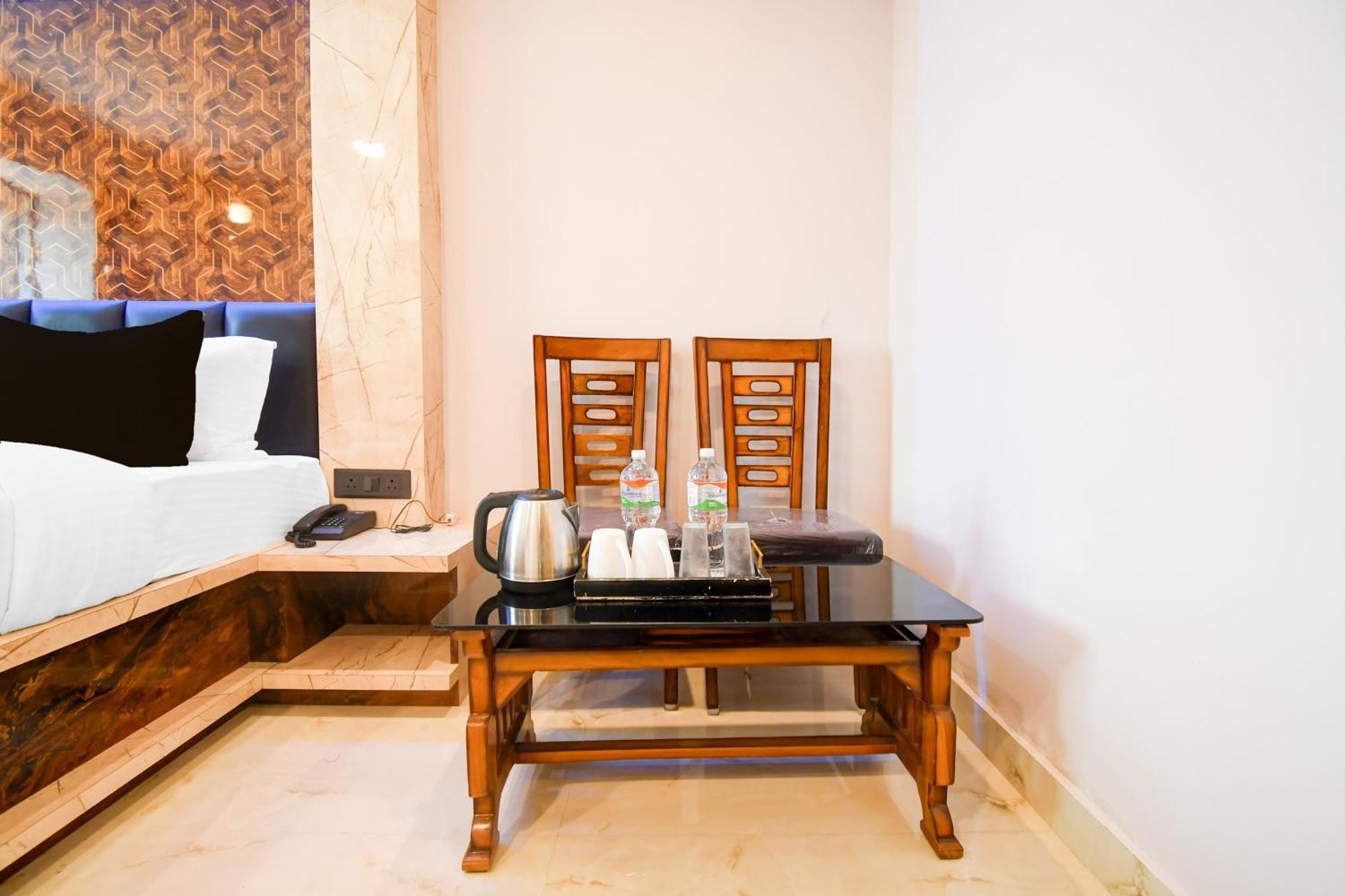 Hotel Collection O Sakhigopal
